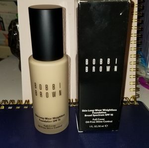 Bobbi Brown Long-Wear Weightless Foundation Sand 2